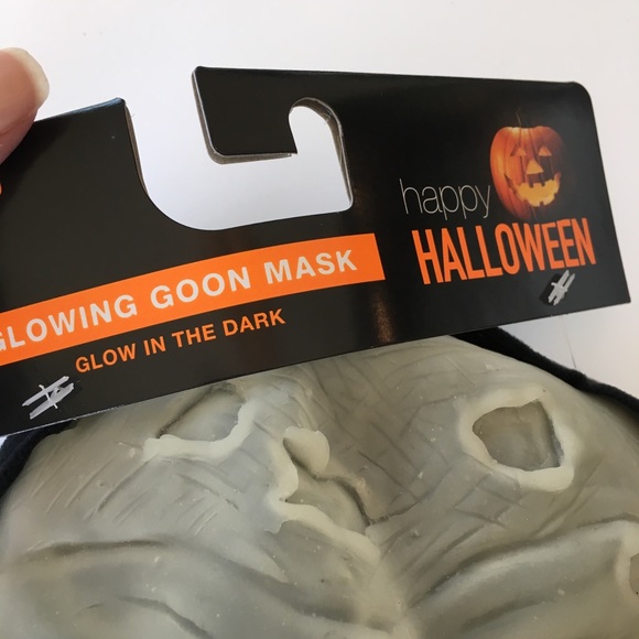 Glow in the Dark Skeleton Mask Halloween 🎃 - Picture 2 of 4